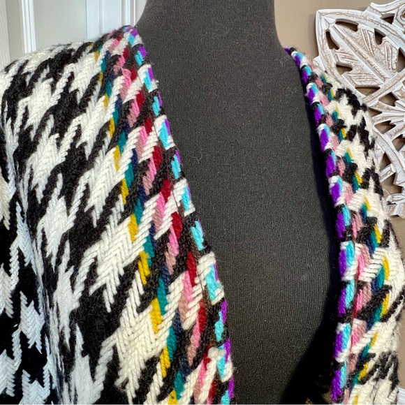 ⭐️ Chico’s One Size Fits All Multicolor Houndstooth Poncho Wrap STUNNING - Picture 4 of 13